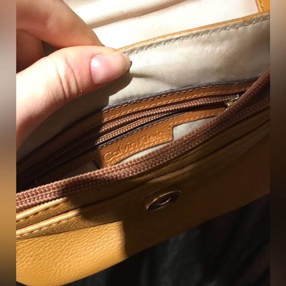 Calvin Klein crossbody - Picture 7 of 8